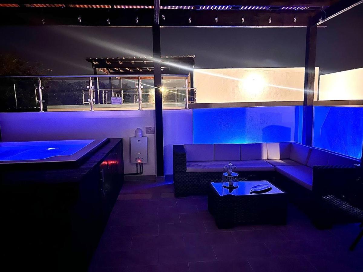 サンティアゴ・デ・ロス・カバリェロスOutstanding Pent House W/Jacuzziアパートメント エクステリア 写真
